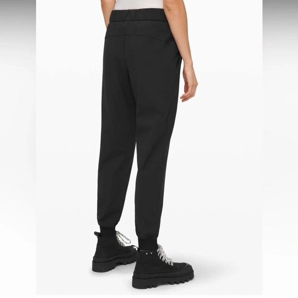 Lululemon On the Fly Jogger *Luxtreme Black | size 6